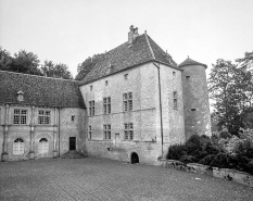 Façade antérieure de la maison-forte. © Région Bourgogne-Franche-Comté, Inventaire du patrimoine