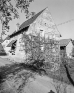 Face postérieure et face latérale droite. © Région Bourgogne-Franche-Comté, Inventaire du patrimoine