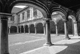 Vue sur cour. © Région Bourgogne-Franche-Comté, Inventaire du patrimoine