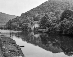 Vue d'ensemble depuis la rive opposée. © Région Bourgogne-Franche-Comté, Inventaire du patrimoine