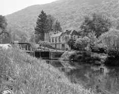Maison d'éclusier et canal. © Région Bourgogne-Franche-Comté, Inventaire du patrimoine