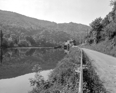 Canal, écluse, chemin de halage et maison d'éclusier à Douvot. © Région Bourgogne-Franche-Comté, Inventaire du patrimoine