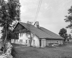Ferme située au lieu-dit La Motte, cadastrée A2 177 : façades antérieure et latérale droite. © Région Bourgogne-Franche-Comté, Inventaire du patrimoine