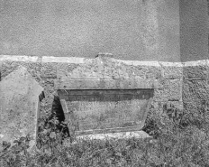 Tombe. © Région Bourgogne-Franche-Comté, Inventaire du patrimoine