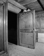 Intérieur : porte en résineux. © Région Bourgogne-Franche-Comté, Inventaire du patrimoine