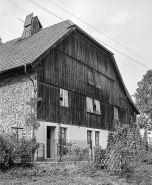 Façade antérieure, vue de trois quarts. © Région Bourgogne-Franche-Comté, Inventaire du patrimoine