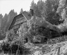 Façade antérieure, vue de trois quarts droit. © Région Bourgogne-Franche-Comté, Inventaire du patrimoine