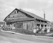 Façades postérieure et latérale gauche. © Région Bourgogne-Franche-Comté, Inventaire du patrimoine