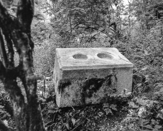 Pierre destinée à recevoir les axes. © Région Bourgogne-Franche-Comté, Inventaire du patrimoine