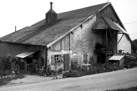 Façade antérieure vue de trois quarts gauche. © Région Bourgogne-Franche-Comté, Inventaire du patrimoine