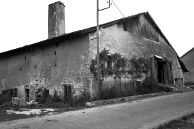 Façade antérieure et face latérale gauche. © Région Bourgogne-Franche-Comté, Inventaire du patrimoine