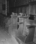 Détail des stalles basses. © Région Bourgogne-Franche-Comté, Inventaire du patrimoine