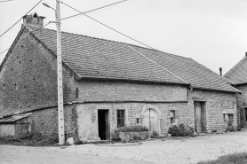 Ferme cadastrée B2 157 : façade sur rue. © Région Bourgogne-Franche-Comté, Inventaire du patrimoine