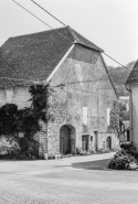 Ferme cadastrée AD 156 : façades antérieure et latérale gauche. © Région Bourgogne-Franche-Comté, Inventaire du patrimoine