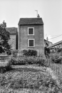 Maison cadastrée AD 114 : façade postérieure et jardin. © Région Bourgogne-Franche-Comté, Inventaire du patrimoine