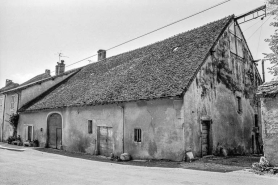 Ferme cadastrée AD 306 : façades antérieure et latérale droite. © Région Bourgogne-Franche-Comté, Inventaire du patrimoine