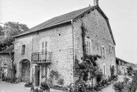 Ferme cadastrée AD 258 : façades antérieure et latérale droite. © Région Bourgogne-Franche-Comté, Inventaire du patrimoine
