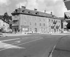 Façades sur rue. Vue depuis la place. © Région Bourgogne-Franche-Comté, Inventaire du patrimoine