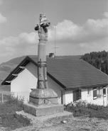 Vue générale, de trois quarts avec le Christ. © Région Bourgogne-Franche-Comté, Inventaire du patrimoine