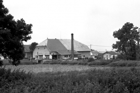 Vue d'ensemble avec l'étang. © Région Bourgogne-Franche-Comté, Inventaire du patrimoine