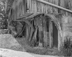 Galerie en bois protégeant un mur goutterot. © Région Bourgogne-Franche-Comté, Inventaire du patrimoine