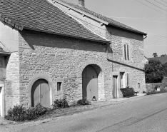 Façade antérieure vue de trois quarts gauche. © Région Bourgogne-Franche-Comté, Inventaire du patrimoine