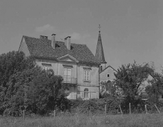 Façade antérieure, vue de trois quarts gauche. © Région Bourgogne-Franche-Comté, Inventaire du patrimoine