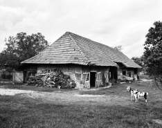 Bâtiment d'exploitation : façades antérieure et latérale gauche. © Région Bourgogne-Franche-Comté, Inventaire du patrimoine