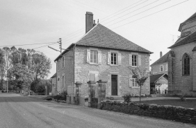 Bâtiment gauche : vue d'ensemble. © Région Bourgogne-Franche-Comté, Inventaire du patrimoine