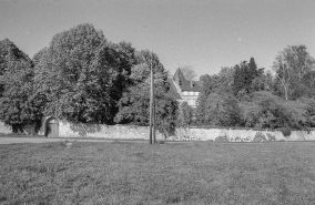 Vue depuis les rives de l'Ognon. © Région Bourgogne-Franche-Comté, Inventaire du patrimoine