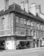Façade sur rue de la République, vue de trois quarts gauche. © Région Bourgogne-Franche-Comté, Inventaire du patrimoine