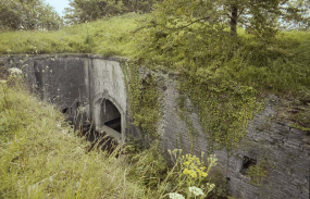Poterne défilée, vue de trois quarts. © Région Bourgogne-Franche-Comté, Inventaire du patrimoine