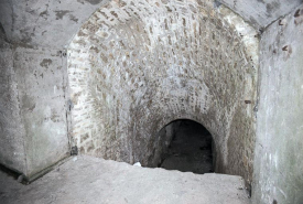 Galerie souterraine de communication vers les chambres de tir. © Région Bourgogne-Franche-Comté, Inventaire du patrimoine