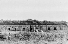 Fort des Justices : vue de la caserne. © Région Bourgogne-Franche-Comté, Inventaire du patrimoine