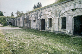 Détails de la caserne du front de gorge. © Région Bourgogne-Franche-Comté, Inventaire du patrimoine