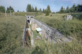 Vue sur la cour centrale desservant la caserne. © Région Bourgogne-Franche-Comté, Inventaire du patrimoine