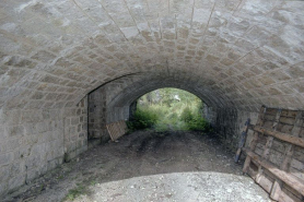 Liaison extérieure avec les parapets et les emplacements de combat d'infanterie. © Région Bourgogne-Franche-Comté, Inventaire du patrimoine