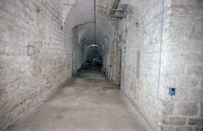 Liaison interne souterraine reliant les abris et les emplacements de combat. © Région Bourgogne-Franche-Comté, Inventaire du patrimoine
