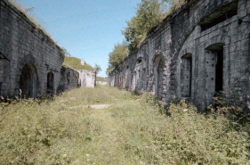 Casernes du front de gorge. © Région Bourgogne-Franche-Comté, Inventaire du patrimoine