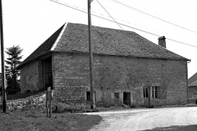 Façade antérieure vue de trois quarts gauche. © Région Bourgogne-Franche-Comté, Inventaire du patrimoine