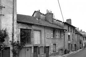 Façade antérieure vue de trois quarts gauche. © Région Bourgogne-Franche-Comté, Inventaire du patrimoine