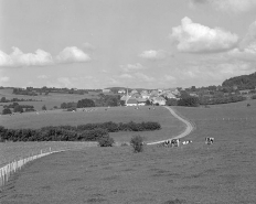 Vue générale du village depuis l'ouest. © Région Bourgogne-Franche-Comté, Inventaire du patrimoine