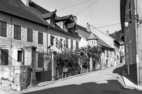Façade antérieure vue de trois quarts gauche. © Région Bourgogne-Franche-Comté, Inventaire du patrimoine Façade antérieure vue de trois quarts gauche. © Région Bourgogne-Franche-Comté, Inventaire du patrimoine
