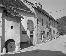 Maisons situées rue du Chapité, cadastrées 1971 AB 322 à 324. © Région Bourgogne-Franche-Comté, Inventaire du patrimoine Maisons situées rue du Chapité, cadastrées 1971 AB 322 à 324. © Région Bourgogne-Franche-Comté, Inventaire du patrimoine