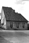 Façade antérieure et face latérale droite. © Région Bourgogne-Franche-Comté, Inventaire du patrimoine