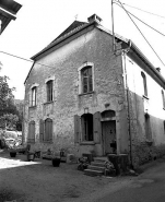 Façade antérieure vue de trois quarts droit. © Région Bourgogne-Franche-Comté, Inventaire du patrimoine