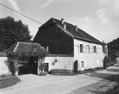 Bâtiment d'habitation vu depuis la rue. © Région Bourgogne-Franche-Comté, Inventaire du patrimoine