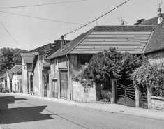 Village : vue d'une rue. © Région Bourgogne-Franche-Comté, Inventaire du patrimoine