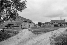 Vue de la cour et de l'entrepôt. © Région Bourgogne-Franche-Comté, Inventaire du patrimoine