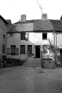 Habitations symétriques (seule la maison de gauche est sélectionnée). © Région Bourgogne-Franche-Comté, Inventaire du patrimoine
